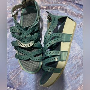 “Bare traps” 2 pairs of sandals (blue and grey) BUNDLE DEAL
